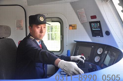 鐵路學(xué)?；疖囁緳C(jī)專業(yè)學(xué)生怎么考司機(jī)證？