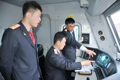石家莊鐵路學(xué)?;疖囁緳C(jī)專業(yè) 石家莊鐵路學(xué)校火車司機(jī)專業(yè)