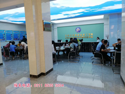 石家莊鐵路學(xué)校報名用本人到校嗎？